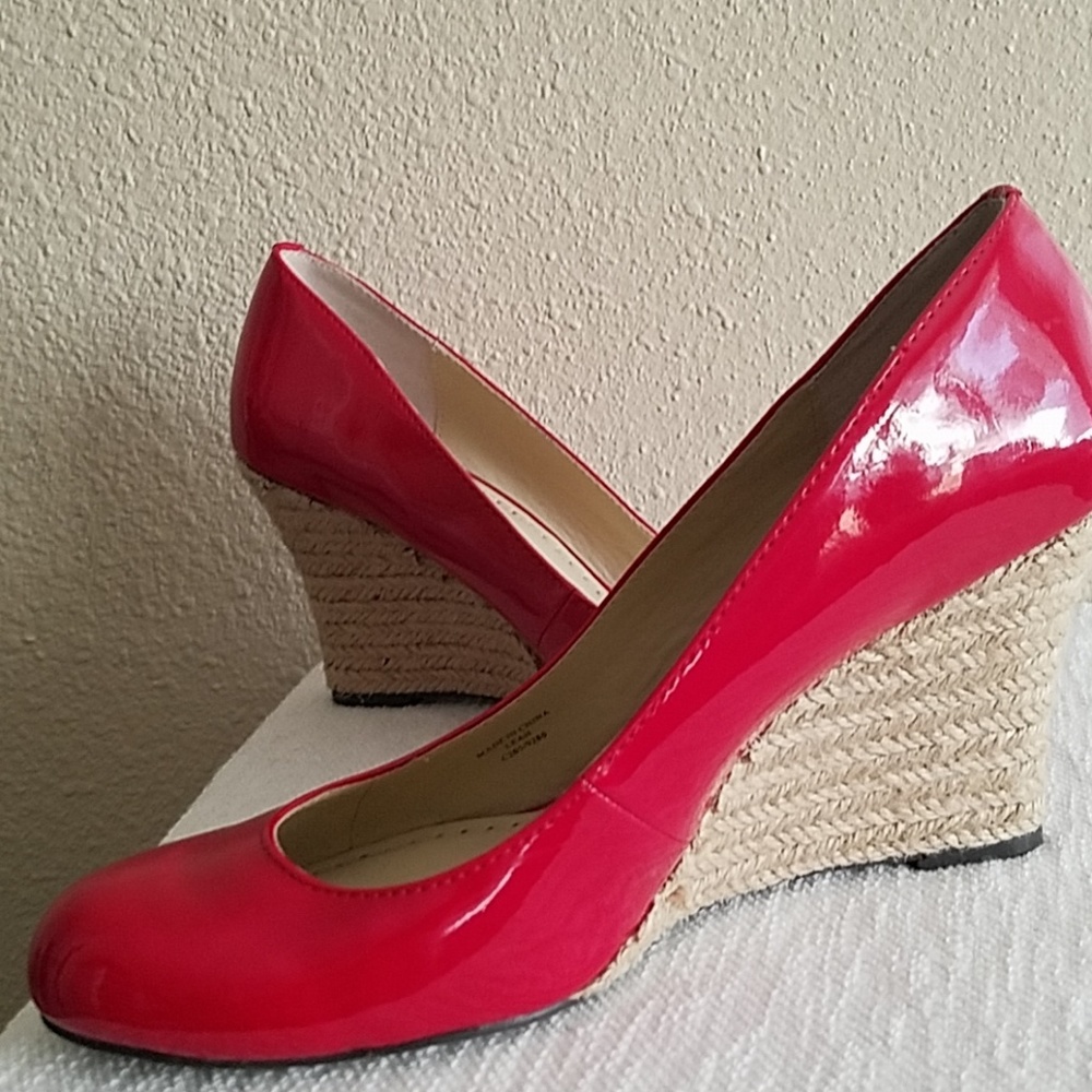 Red Patent Adrienne Vittadini Espradille wedge 8.5